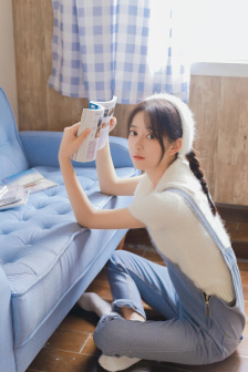 不系纽扣的女孩